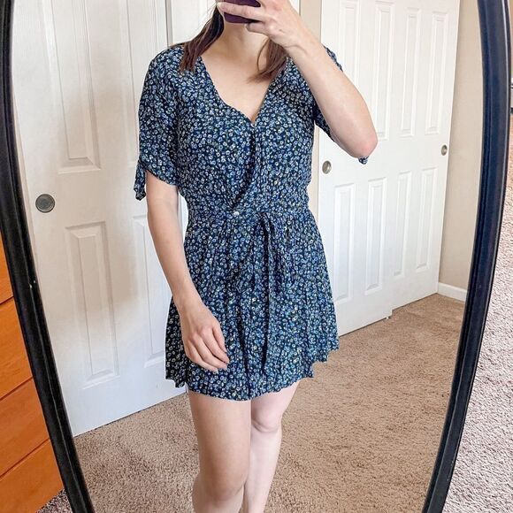 Faithfull The Brand Oslo Mini Dress in Blue Ditsy Floral 4 - Picture 1 of 15